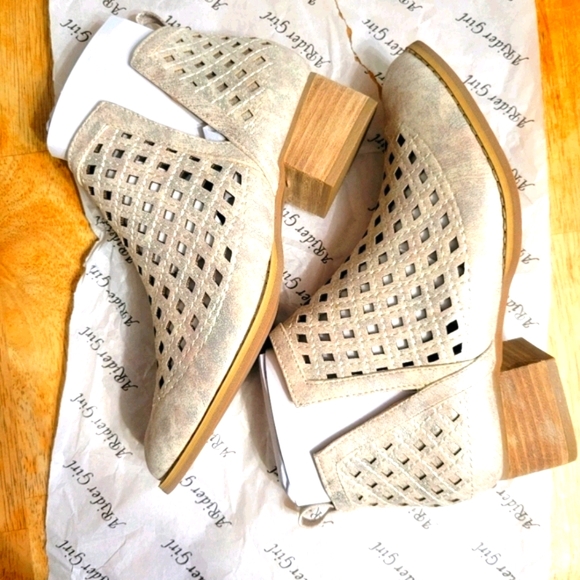 Abby NWT Metallic Lattice Bootie 6 - Picture 2 of 8